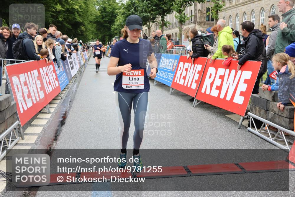 14.06.2026 - REWE Women's Run Strokosch-Dieckow http://msf.ph/oto/9781255 14.06.2026 09:59:03 Ziel 10172, 10879, 10960, 11427 meine-sportfotos.de