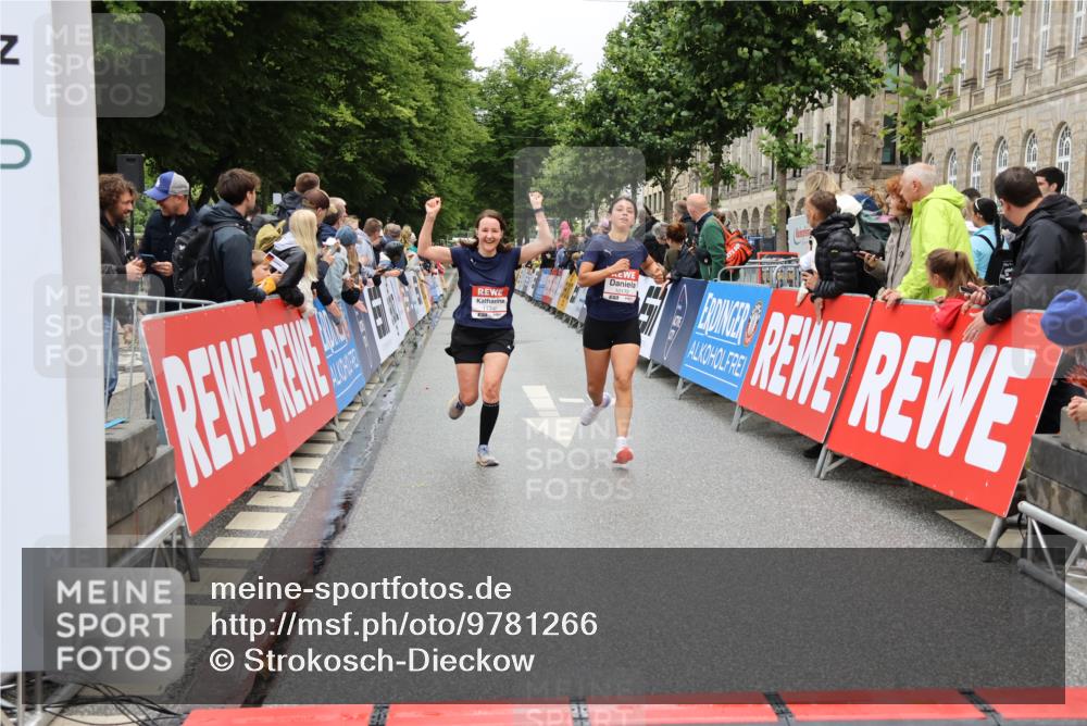 14.06.2026 - REWE Women's Run Strokosch-Dieckow http://msf.ph/oto/9781266 14.06.2026 09:59:06 Ziel 10172, 10879, 10960, 11341 meine-sportfotos.de