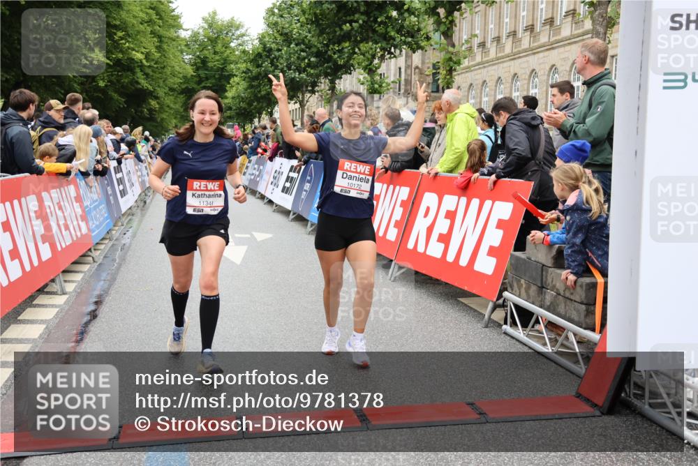 14.06.2026 - REWE Women's Run Strokosch-Dieckow http://msf.ph/oto/9781378 14.06.2026 09:59:08 Ziel 10172, 10879, 11341, 11382 meine-sportfotos.de