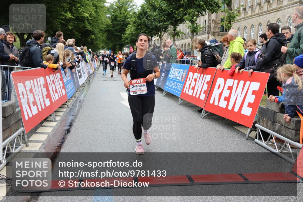 14.06.2026 - REWE Women's Run Strokosch-Dieckow http://msf.ph/oto/9781433 14.06.2026 09:59:12 Ziel 10172, 10979, 11341, 11382 meine-sportfotos.de