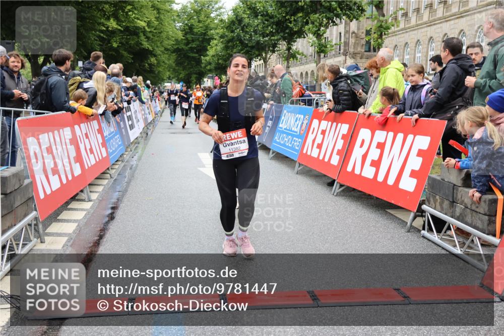14.06.2026 - REWE Women's Run Strokosch-Dieckow http://msf.ph/oto/9781447 14.06.2026 09:59:12 Ziel 10172, 10979, 11341, 11382 meine-sportfotos.de
