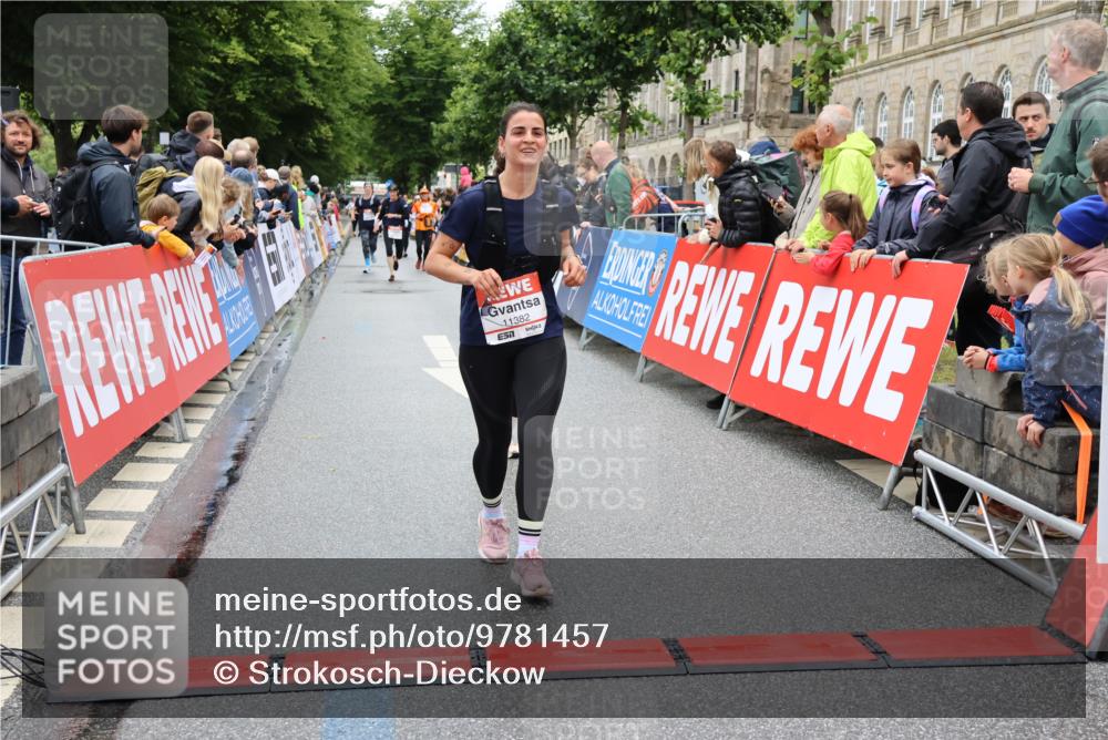 14.06.2026 - REWE Women's Run Strokosch-Dieckow http://msf.ph/oto/9781457 14.06.2026 09:59:12 Ziel 10172, 10979, 11341, 11382 meine-sportfotos.de