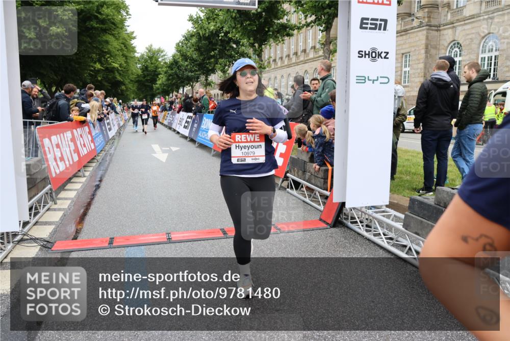 14.06.2026 - REWE Women's Run Strokosch-Dieckow http://msf.ph/oto/9781480 14.06.2026 09:59:14 Ziel 10172, 10979, 11341, 11382 meine-sportfotos.de