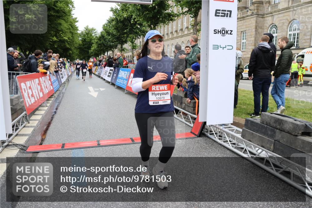 14.06.2026 - REWE Women's Run Strokosch-Dieckow http://msf.ph/oto/9781503 14.06.2026 09:59:14 Ziel 10172, 10979, 11341, 11382 meine-sportfotos.de