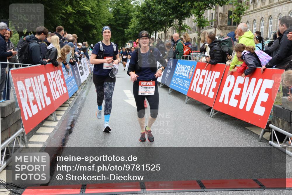 14.06.2026 - REWE Women's Run Strokosch-Dieckow http://msf.ph/oto/9781525 14.06.2026 09:59:19 Ziel 10153, 10940, 10979, 11198, 11199, 11382 meine-sportfotos.de
