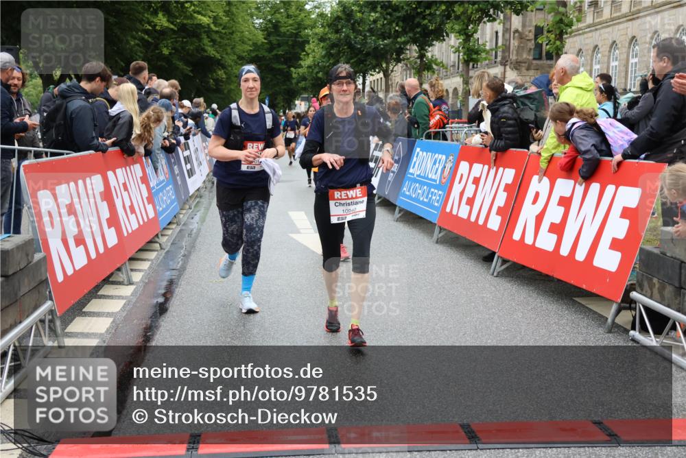 14.06.2026 - REWE Women's Run Strokosch-Dieckow http://msf.ph/oto/9781535 14.06.2026 09:59:19 Ziel 10153, 10940, 10979, 11198, 11199, 11382 meine-sportfotos.de