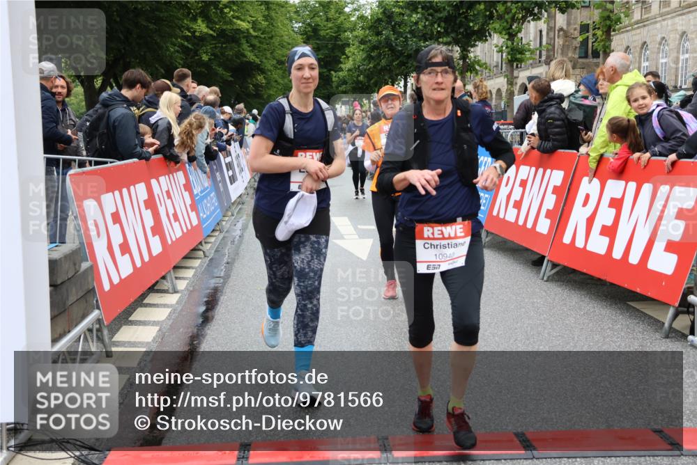 14.06.2026 - REWE Women's Run Strokosch-Dieckow http://msf.ph/oto/9781566 14.06.2026 09:59:20 Ziel 10153, 10940, 10978, 10979, 11198, 11199, 11382 meine-sportfotos.de