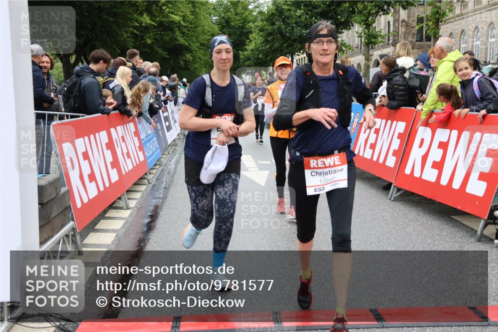 14.06.2026 - REWE Women's Run Strokosch-Dieckow http://msf.ph/oto/9781577 14.06.2026 09:59:20 Ziel 10153, 10940, 10978, 10979, 11198, 11199, 11382 meine-sportfotos.de