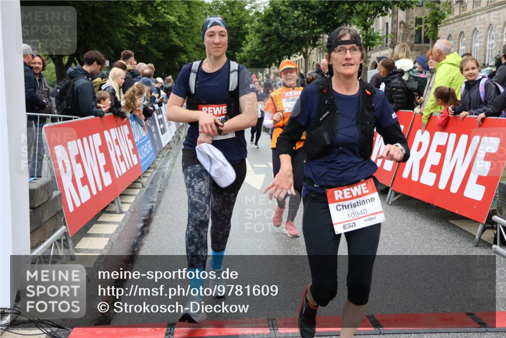 14.06.2026 - REWE Women's Run Strokosch-Dieckow http://msf.ph/oto/9781609 14.06.2026 09:59:20 Ziel 10153, 10940, 10978, 10979, 11198, 11199, 11382 meine-sportfotos.de