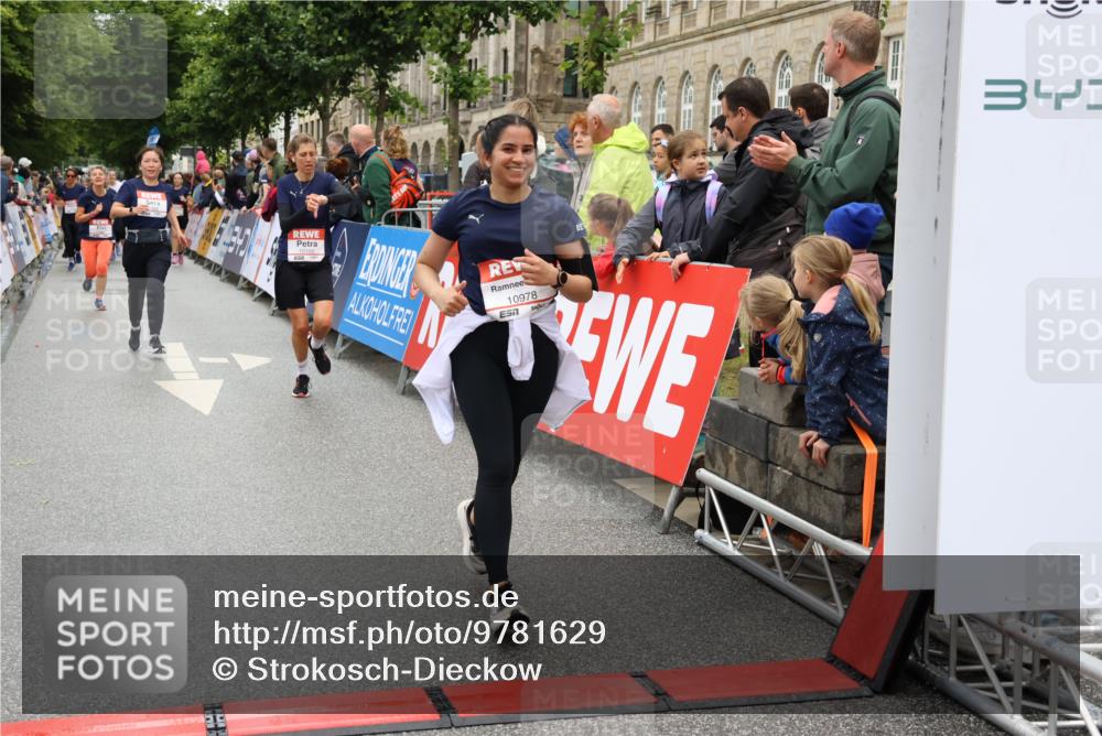 14.06.2026 - REWE Women's Run Strokosch-Dieckow http://msf.ph/oto/9781629 14.06.2026 09:59:24 Ziel 10153, 10160, 10339, 10940, 10978, 11198, 11199 meine-sportfotos.de