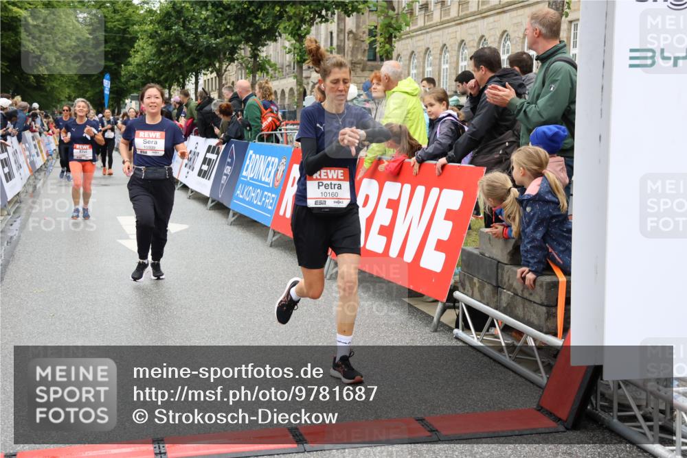 14.06.2026 - REWE Women's Run Strokosch-Dieckow http://msf.ph/oto/9781687 14.06.2026 09:59:26 Ziel 10153, 10160, 10339, 10940, 10978, 11067, 11198, 11199 meine-sportfotos.de