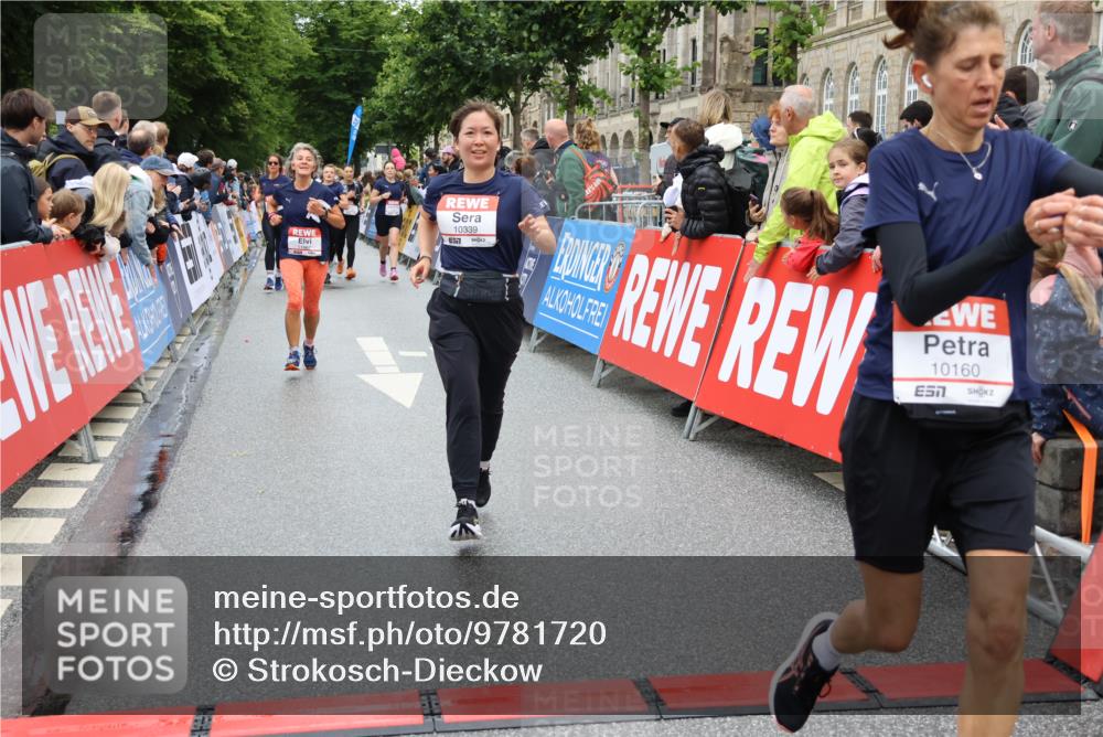 14.06.2026 - REWE Women's Run Strokosch-Dieckow http://msf.ph/oto/9781720 14.06.2026 09:59:26 Ziel 10153, 10160, 10339, 10940, 10978, 11067, 11198, 11199 meine-sportfotos.de