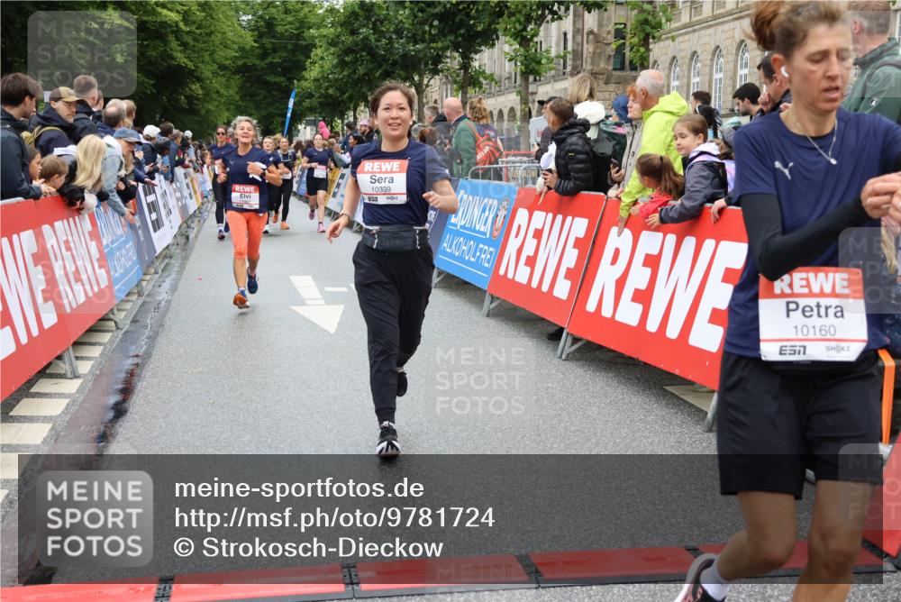 14.06.2026 - REWE Women's Run Strokosch-Dieckow http://msf.ph/oto/9781724 14.06.2026 09:59:26 Ziel 10153, 10160, 10339, 10940, 10978, 11067, 11198, 11199 meine-sportfotos.de