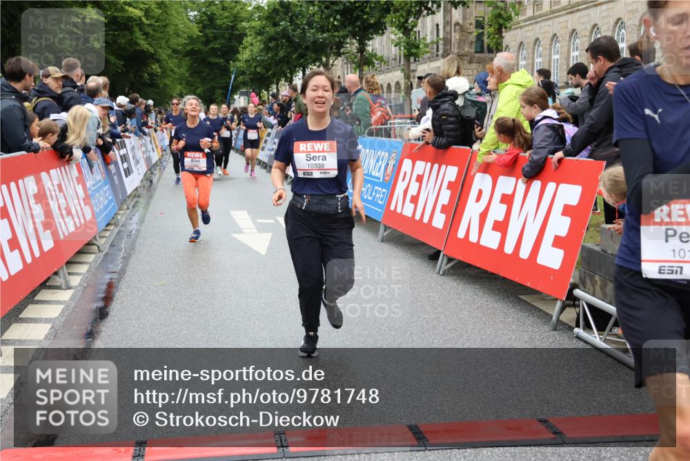 14.06.2026 - REWE Women's Run Strokosch-Dieckow http://msf.ph/oto/9781748 14.06.2026 09:59:26 Ziel 10153, 10160, 10339, 10940, 10978, 11067, 11198, 11199 meine-sportfotos.de