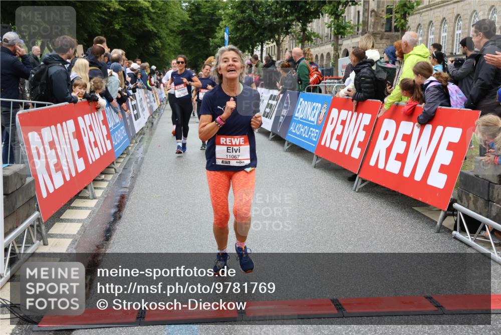 14.06.2026 - REWE Women's Run Strokosch-Dieckow http://msf.ph/oto/9781769 14.06.2026 09:59:29 Ziel 10160, 10339, 10349, 10558, 10801, 10854, 10978, 10982, 11067, 11163, 11198, 11199, 11501 meine-sportfotos.de