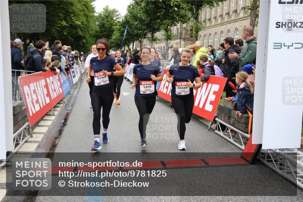 14.06.2026 - REWE Women's Run Strokosch-Dieckow http://msf.ph/oto/9781825 14.06.2026 09:59:31 Ziel 10160, 10339, 10349, 10450, 10558, 10801, 10854, 10978, 10982, 11067, 11163, 11501 meine-sportfotos.de