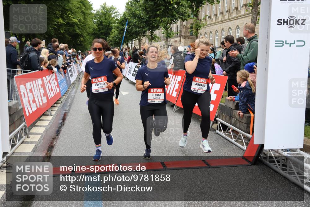 14.06.2026 - REWE Women's Run Strokosch-Dieckow http://msf.ph/oto/9781858 14.06.2026 09:59:31 Ziel 10160, 10339, 10349, 10450, 10558, 10801, 10854, 10978, 10982, 11067, 11163, 11501 meine-sportfotos.de