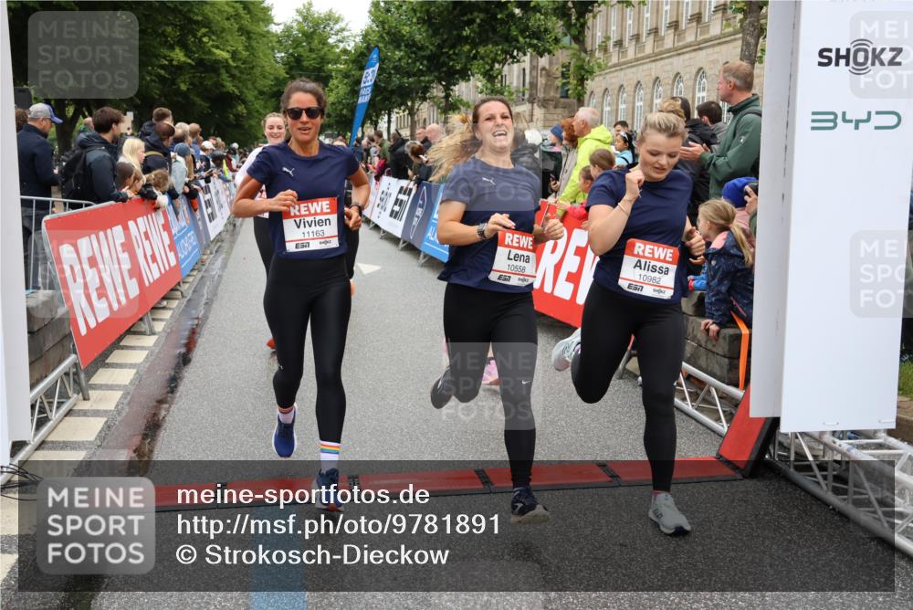 14.06.2026 - REWE Women's Run Strokosch-Dieckow http://msf.ph/oto/9781891 14.06.2026 09:59:31 Ziel 10160, 10339, 10349, 10450, 10558, 10801, 10854, 10978, 10982, 11067, 11163, 11501 meine-sportfotos.de