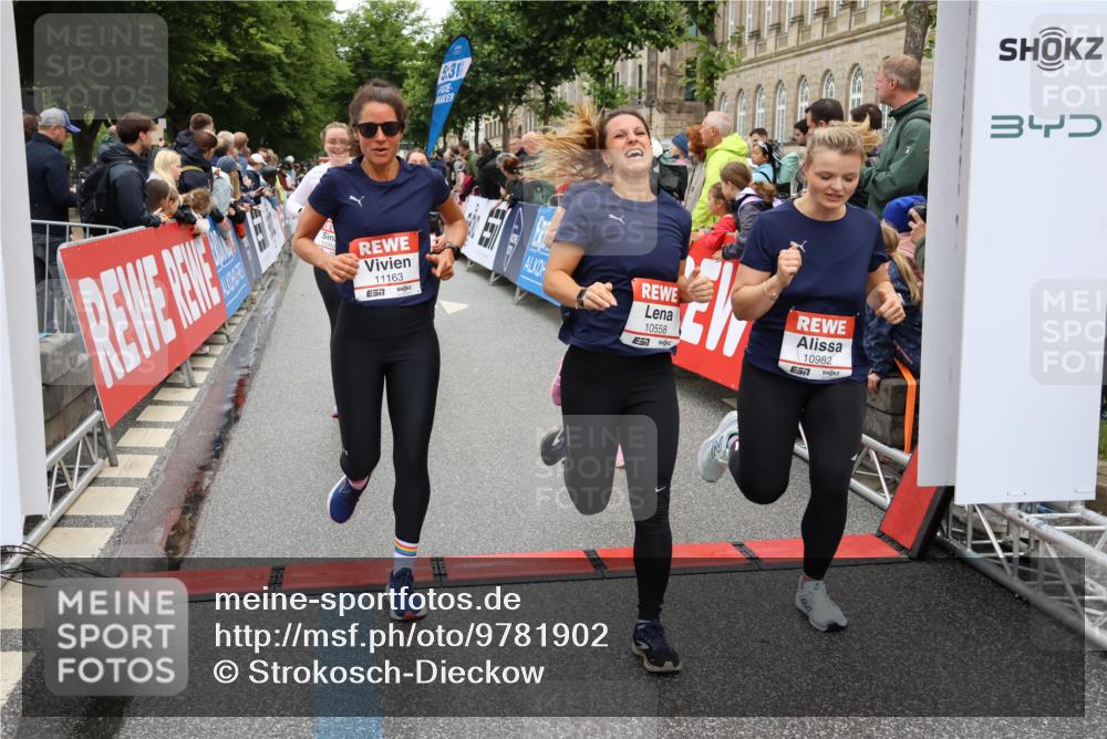 14.06.2026 - REWE Women's Run Strokosch-Dieckow http://msf.ph/oto/9781902 14.06.2026 09:59:32 Ziel 10160, 10339, 10349, 10450, 10558, 10801, 10854, 10978, 10982, 11067, 11163, 11501 meine-sportfotos.de