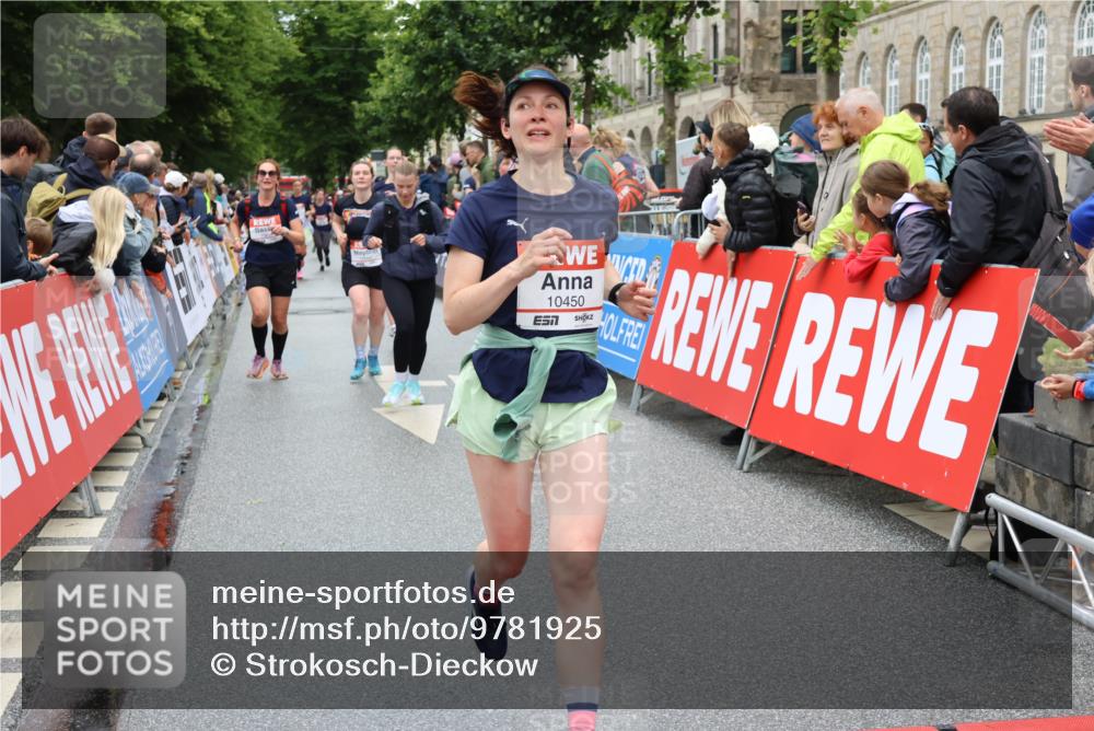 14.06.2026 - REWE Women's Run Strokosch-Dieckow http://msf.ph/oto/9781925 14.06.2026 09:59:35 Ziel 10088, 10279, 10349, 10450, 10558, 10721, 10801, 10854, 10858, 10982, 11005, 11067, 11163, 11275, 11501 meine-sportfotos.de