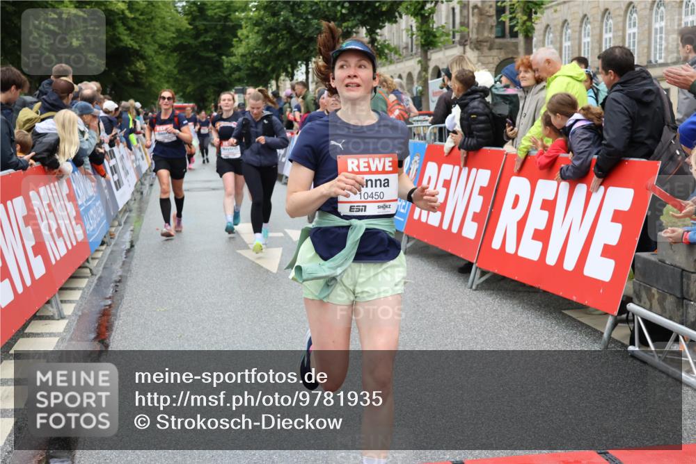 14.06.2026 - REWE Women's Run Strokosch-Dieckow http://msf.ph/oto/9781935 14.06.2026 09:59:36 Ziel 10088, 10279, 10349, 10450, 10558, 10721, 10801, 10854, 10858, 10982, 11005, 11067, 11163, 11275, 11501 meine-sportfotos.de