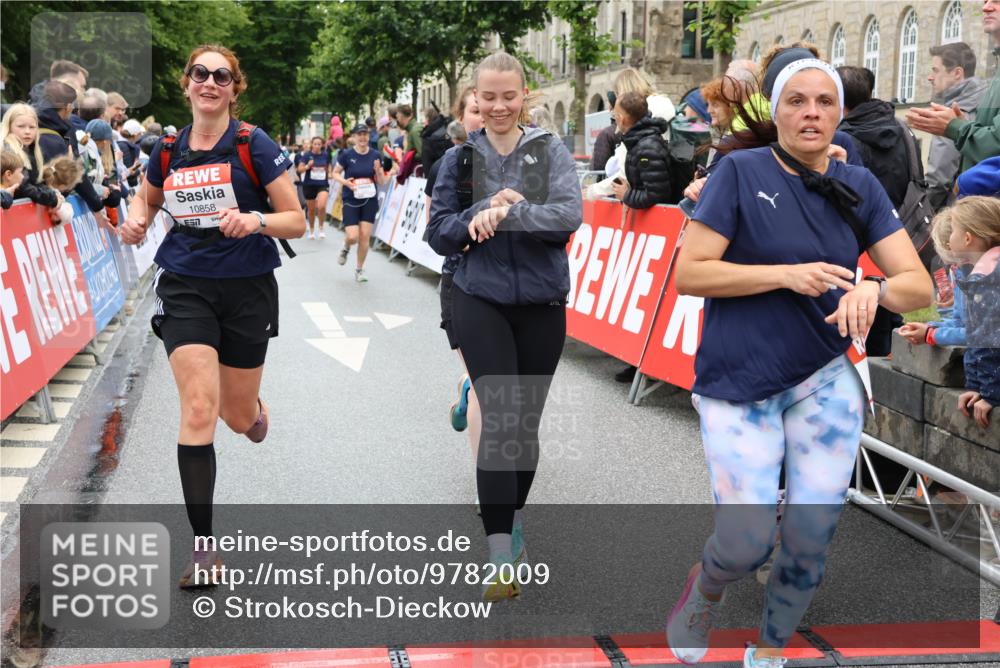 14.06.2026 - REWE Women's Run Strokosch-Dieckow http://msf.ph/oto/9782009 14.06.2026 09:59:38 Ziel 10088, 10264, 10279, 10349, 10450, 10558, 10721, 10801, 10854, 10858, 10982, 11005, 11163, 11275, 11501 meine-sportfotos.de