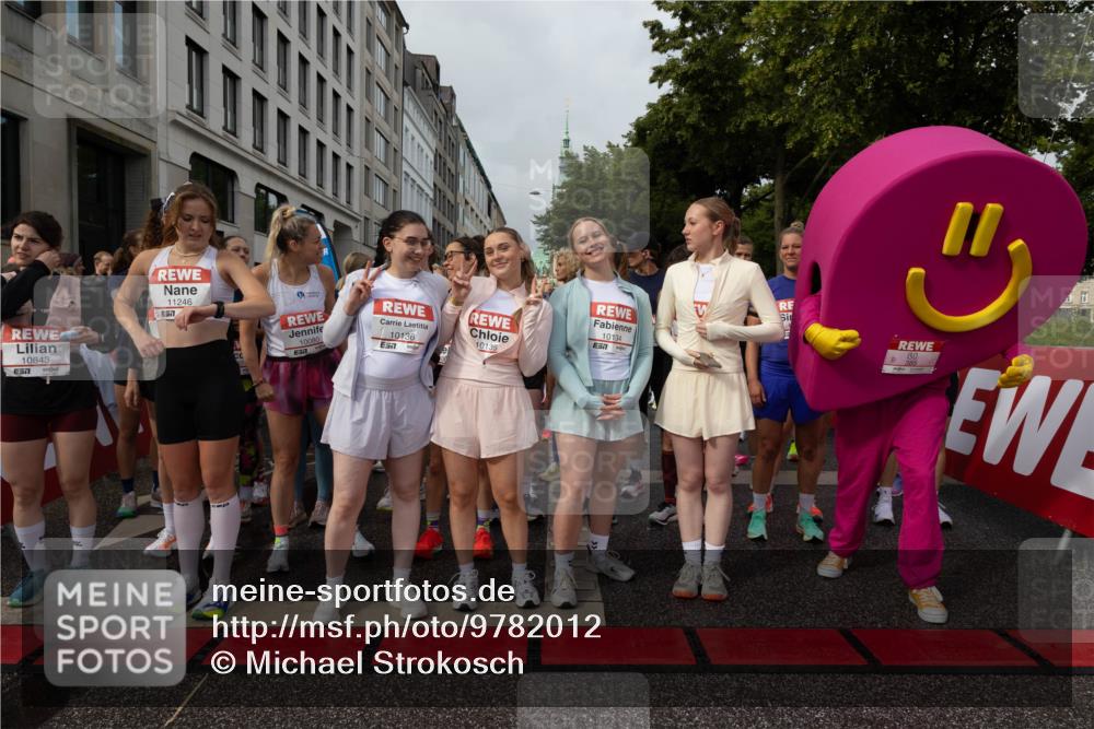 14.06.2026 - REWE Women's Run Michael Strokosch http://msf.ph/oto/9782012 14.06.2026 08:55:22 Laufen 10843, 7, 11246, 77, 10080, 57, 10136, 10135, 10134 meine-sportfotos.de