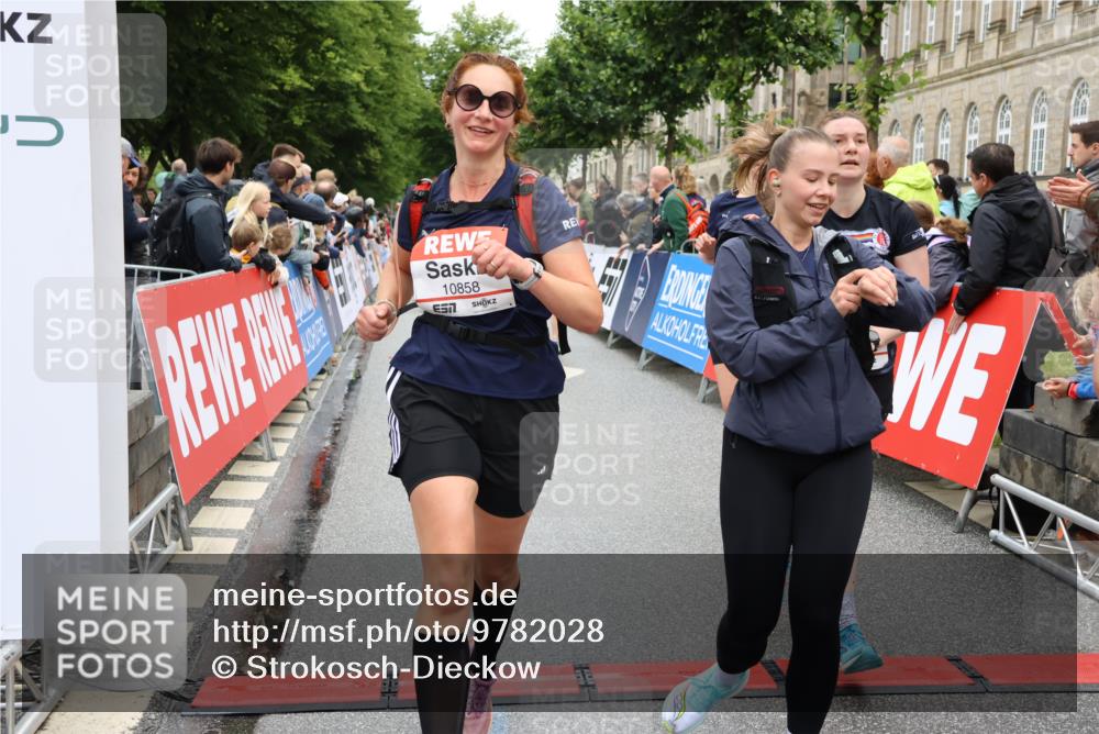 14.06.2026 - REWE Women's Run Strokosch-Dieckow http://msf.ph/oto/9782028 14.06.2026 09:59:38 Ziel 10088, 10264, 10279, 10349, 10450, 10558, 10721, 10801, 10854, 10858, 10982, 11005, 11163, 11275, 11501 meine-sportfotos.de