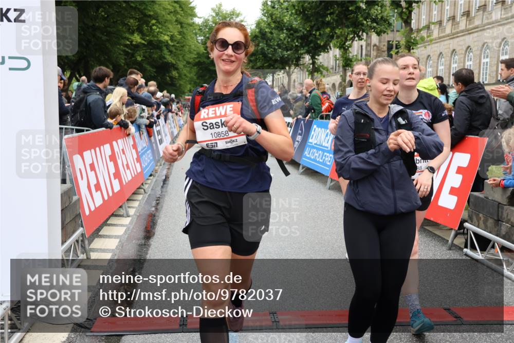 14.06.2026 - REWE Women's Run Strokosch-Dieckow http://msf.ph/oto/9782037 14.06.2026 09:59:38 Ziel 10088, 10264, 10279, 10349, 10450, 10558, 10721, 10801, 10854, 10858, 10982, 11005, 11163, 11275, 11501 meine-sportfotos.de