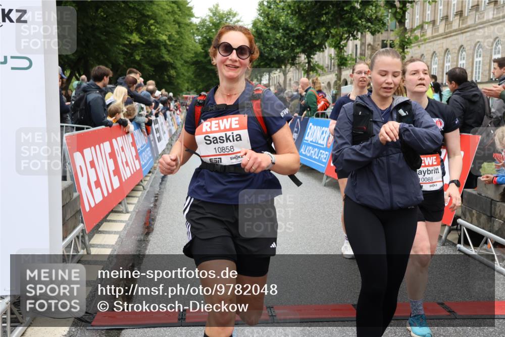 14.06.2026 - REWE Women's Run Strokosch-Dieckow http://msf.ph/oto/9782048 14.06.2026 09:59:38 Ziel 10088, 10264, 10279, 10349, 10450, 10558, 10721, 10801, 10854, 10858, 10982, 11005, 11163, 11275, 11501 meine-sportfotos.de