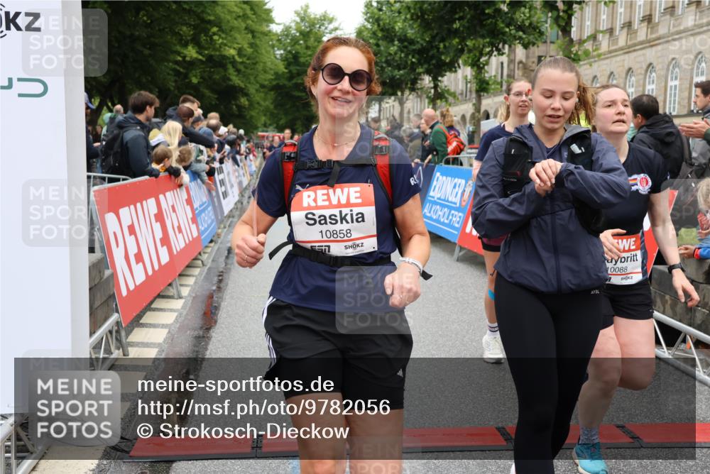 14.06.2026 - REWE Women's Run Strokosch-Dieckow http://msf.ph/oto/9782056 14.06.2026 09:59:38 Ziel 10088, 10264, 10279, 10349, 10450, 10558, 10721, 10801, 10854, 10858, 10982, 11005, 11163, 11275, 11501 meine-sportfotos.de