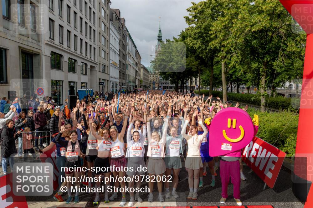 14.06.2026 - REWE Women's Run Michael Strokosch http://msf.ph/oto/9782062 14.06.2026 08:57:02 Laufen 1124, 10136, 10134 meine-sportfotos.de