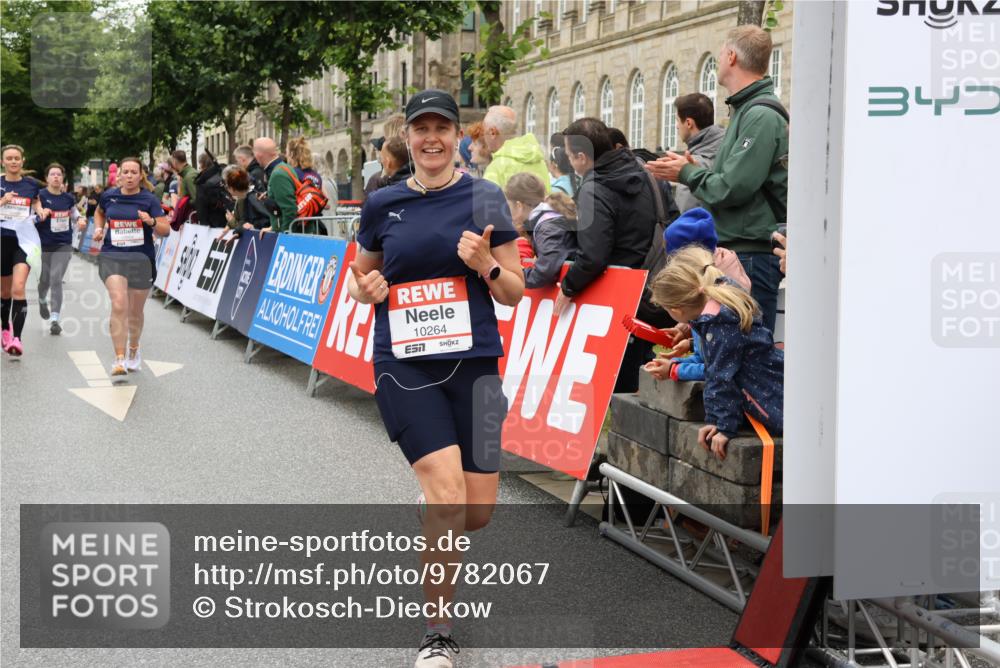 14.06.2026 - REWE Women's Run Strokosch-Dieckow http://msf.ph/oto/9782067 14.06.2026 09:59:42 Ziel 10088, 10190, 10264, 10279, 10280, 10405, 10450, 10542, 10664, 10721, 10858, 11005, 11275 meine-sportfotos.de