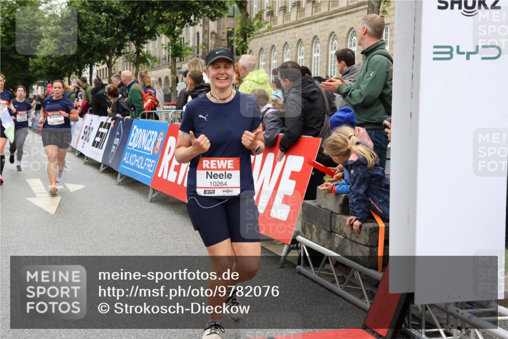 14.06.2026 - REWE Women's Run Strokosch-Dieckow http://msf.ph/oto/9782076 14.06.2026 09:59:42 Ziel 10088, 10190, 10264, 10279, 10280, 10405, 10450, 10542, 10664, 10721, 10858, 11005, 11275 meine-sportfotos.de