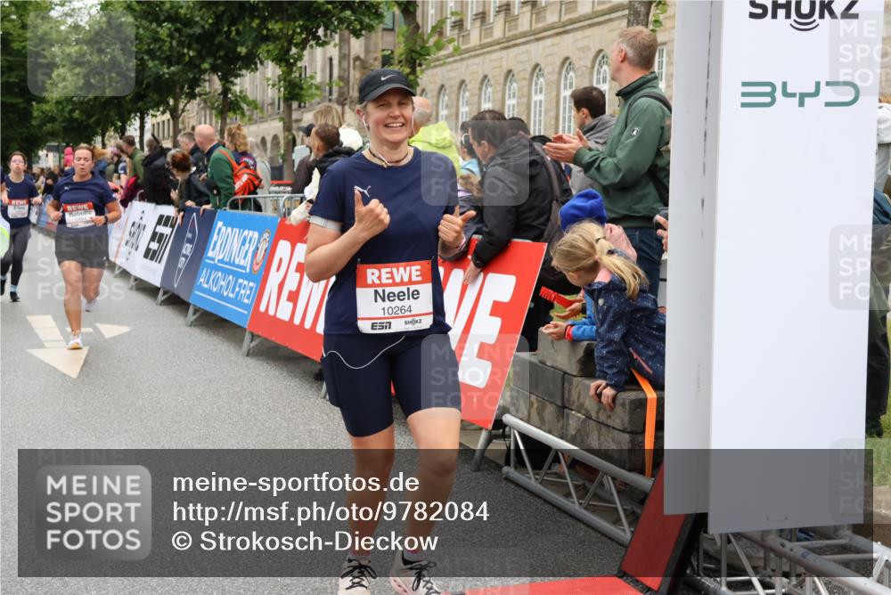 14.06.2026 - REWE Women's Run Strokosch-Dieckow http://msf.ph/oto/9782084 14.06.2026 09:59:42 Ziel 10088, 10190, 10264, 10279, 10280, 10405, 10450, 10542, 10664, 10721, 10858, 11005, 11275 meine-sportfotos.de