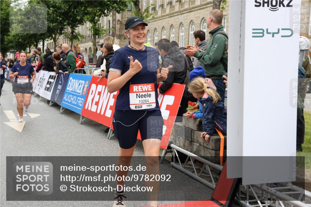 14.06.2026 - REWE Women's Run Strokosch-Dieckow http://msf.ph/oto/9782092 14.06.2026 09:59:42 Ziel 10088, 10190, 10264, 10279, 10280, 10405, 10450, 10542, 10664, 10721, 10858, 11005, 11275 meine-sportfotos.de
