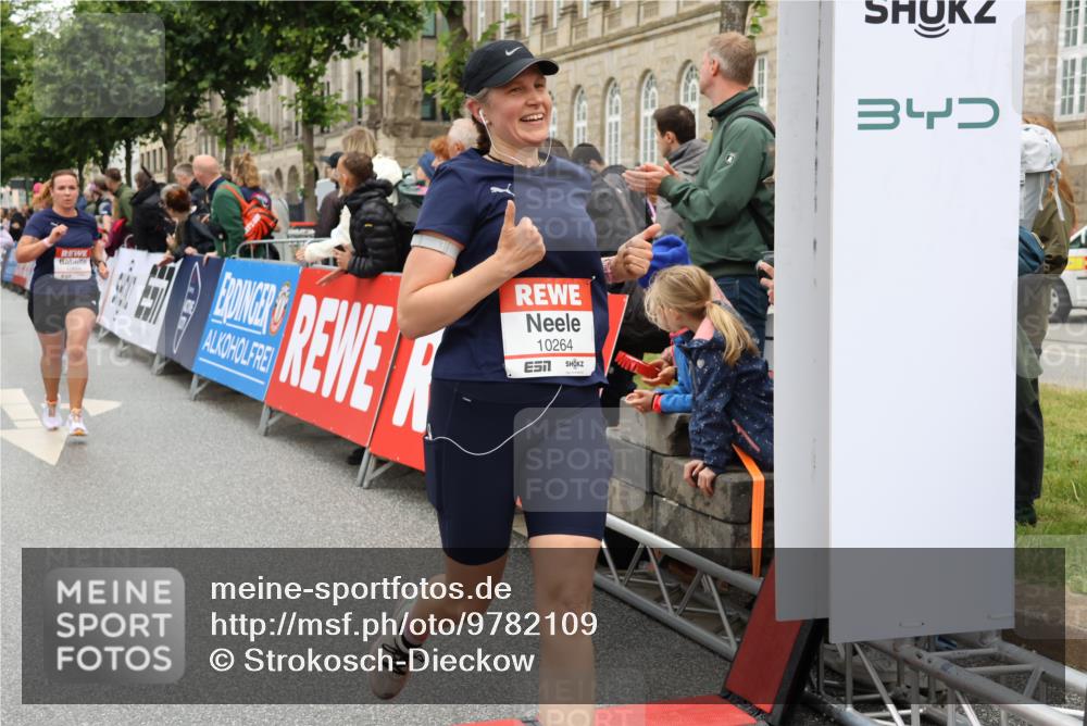 14.06.2026 - REWE Women's Run Strokosch-Dieckow http://msf.ph/oto/9782109 14.06.2026 09:59:42 Ziel 10088, 10190, 10264, 10279, 10280, 10405, 10450, 10542, 10664, 10721, 10858, 11005, 11275 meine-sportfotos.de