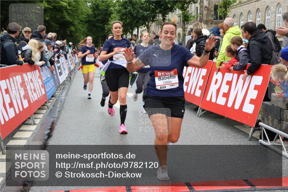 14.06.2026 - REWE Women's Run Strokosch-Dieckow http://msf.ph/oto/9782120 14.06.2026 09:59:44 Ziel 10088, 10190, 10264, 10279, 10280, 10405, 10542, 10664, 10721, 10858, 11005, 11275 meine-sportfotos.de