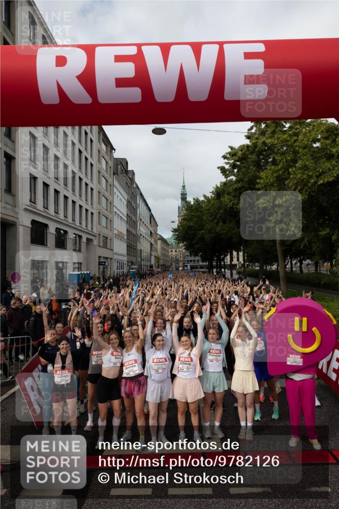 14.06.2026 - REWE Women's Run Michael Strokosch http://msf.ph/oto/9782126 14.06.2026 08:57:09 Laufen 1124 meine-sportfotos.de