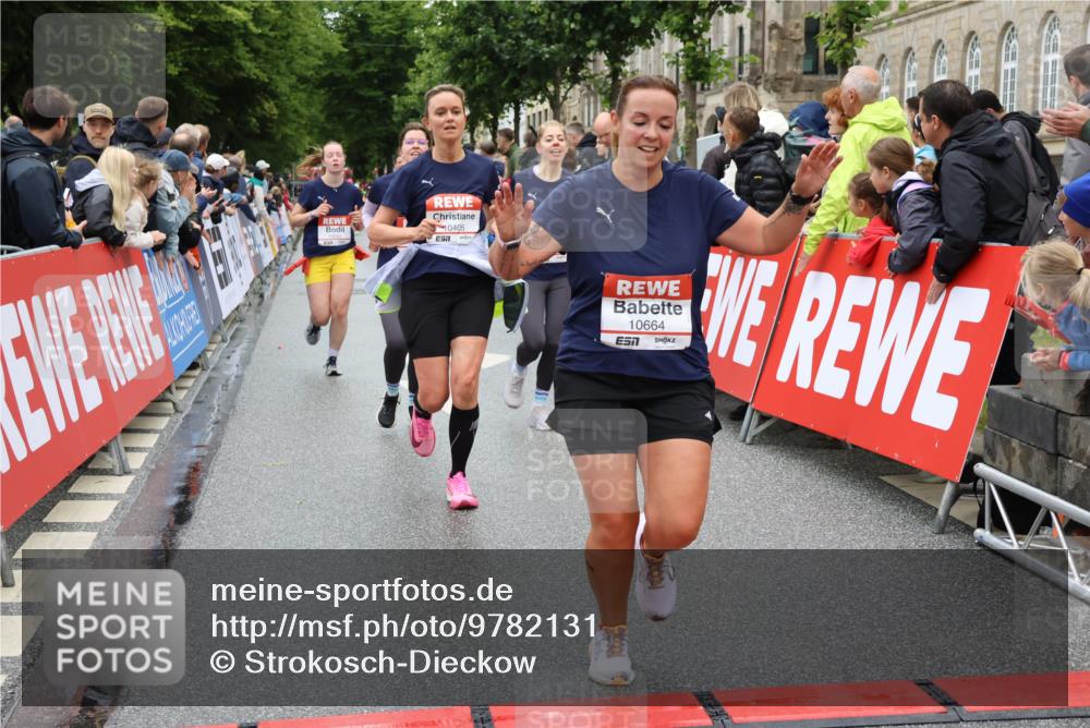 14.06.2026 - REWE Women's Run Strokosch-Dieckow http://msf.ph/oto/9782131 14.06.2026 09:59:44 Ziel 10088, 10190, 10264, 10279, 10280, 10405, 10542, 10664, 10721, 10858, 11005, 11275 meine-sportfotos.de