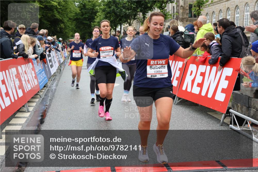 14.06.2026 - REWE Women's Run Strokosch-Dieckow http://msf.ph/oto/9782141 14.06.2026 09:59:44 Ziel 10088, 10190, 10264, 10279, 10280, 10405, 10542, 10664, 10721, 10858, 11005, 11275 meine-sportfotos.de