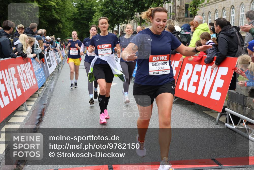 14.06.2026 - REWE Women's Run Strokosch-Dieckow http://msf.ph/oto/9782150 14.06.2026 09:59:44 Ziel 10088, 10190, 10264, 10279, 10280, 10405, 10542, 10664, 10721, 10858, 11005, 11275 meine-sportfotos.de