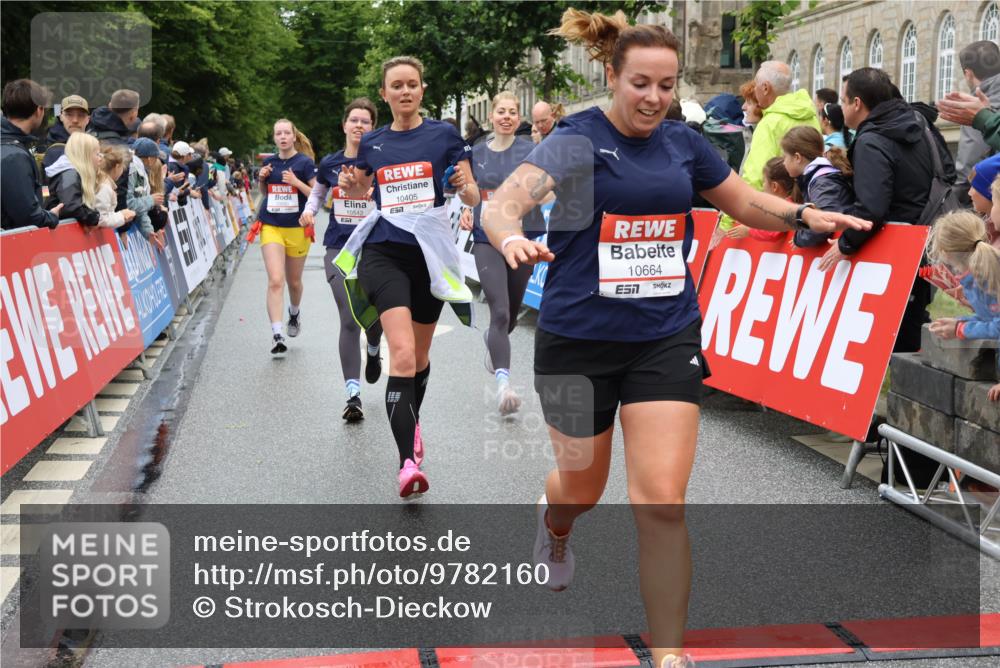 14.06.2026 - REWE Women's Run Strokosch-Dieckow http://msf.ph/oto/9782160 14.06.2026 09:59:44 Ziel 10088, 10190, 10264, 10279, 10280, 10405, 10542, 10664, 10721, 10858, 11005, 11275 meine-sportfotos.de