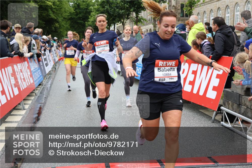 14.06.2026 - REWE Women's Run Strokosch-Dieckow http://msf.ph/oto/9782171 14.06.2026 09:59:44 Ziel 10088, 10190, 10264, 10279, 10280, 10405, 10542, 10664, 10721, 10858, 11005, 11275 meine-sportfotos.de