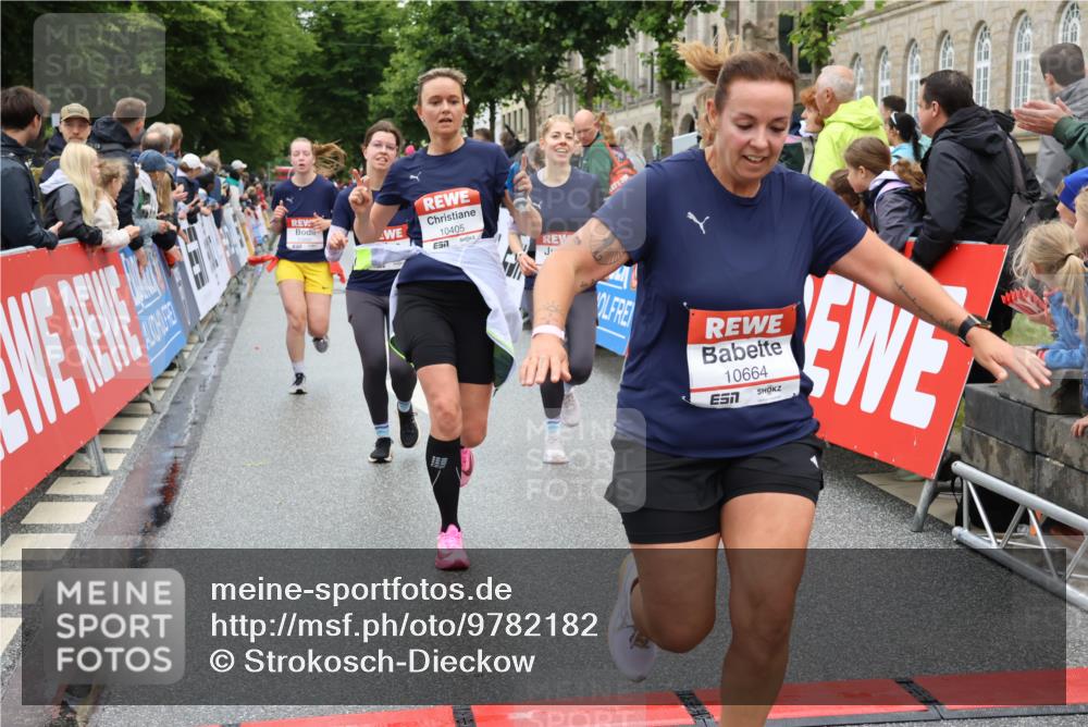 14.06.2026 - REWE Women's Run Strokosch-Dieckow http://msf.ph/oto/9782182 14.06.2026 09:59:44 Ziel 10088, 10190, 10264, 10279, 10280, 10405, 10542, 10664, 10721, 10858, 11005, 11275 meine-sportfotos.de