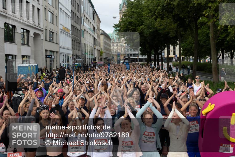 14.06.2026 - REWE Women's Run Michael Strokosch http://msf.ph/oto/9782189 14.06.2026 08:57:18 Laufen 1131, 11, 57, 109, 7, 11246, 7, 10080, 7, 10136, 7, 082, 10135, 10134, 7, 10, 57, 10848, 7, 385 meine-sportfotos.de