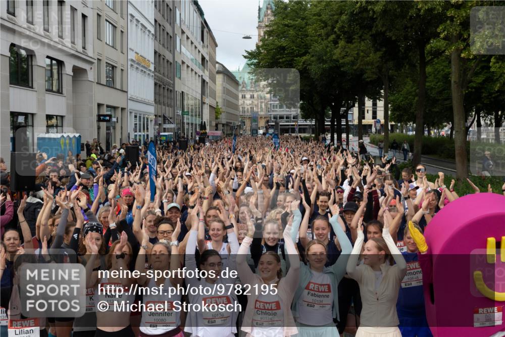 14.06.2026 - REWE Women's Run Michael Strokosch http://msf.ph/oto/9782195 14.06.2026 08:57:18 Laufen 131, 1, 7, 109, 11246, 7, 7, 10080, 10136, 10135, 10134, 7, 10848, 7, 7 meine-sportfotos.de