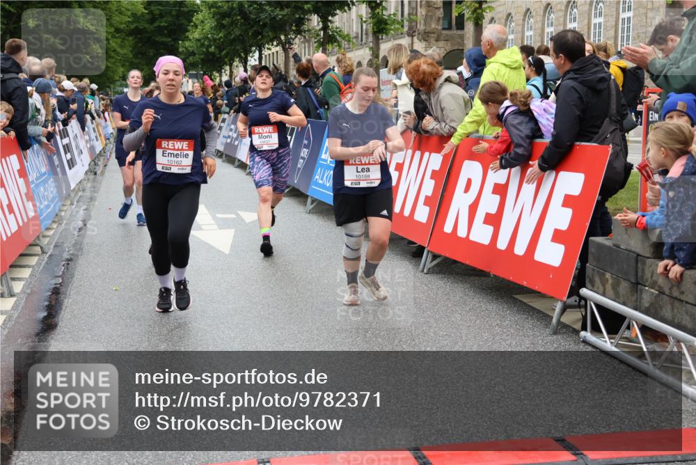 14.06.2026 - REWE Women's Run Strokosch-Dieckow http://msf.ph/oto/9782371 14.06.2026 10:01:03 Ziel 10162, 10188, 10454, 10594, 10613, 10637, 10805, 11483 meine-sportfotos.de