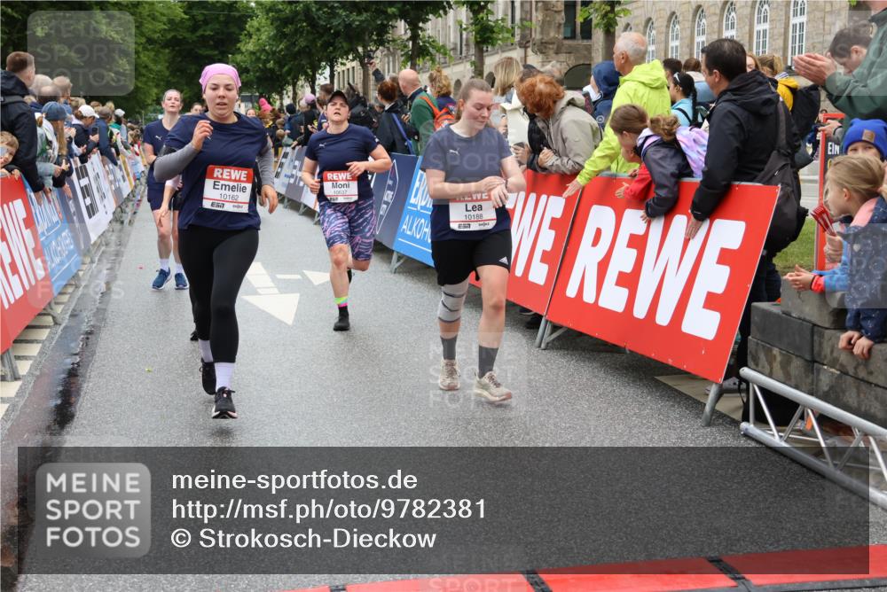 14.06.2026 - REWE Women's Run Strokosch-Dieckow http://msf.ph/oto/9782381 14.06.2026 10:01:03 Ziel 10162, 10188, 10454, 10594, 10613, 10637, 10805, 11483 meine-sportfotos.de