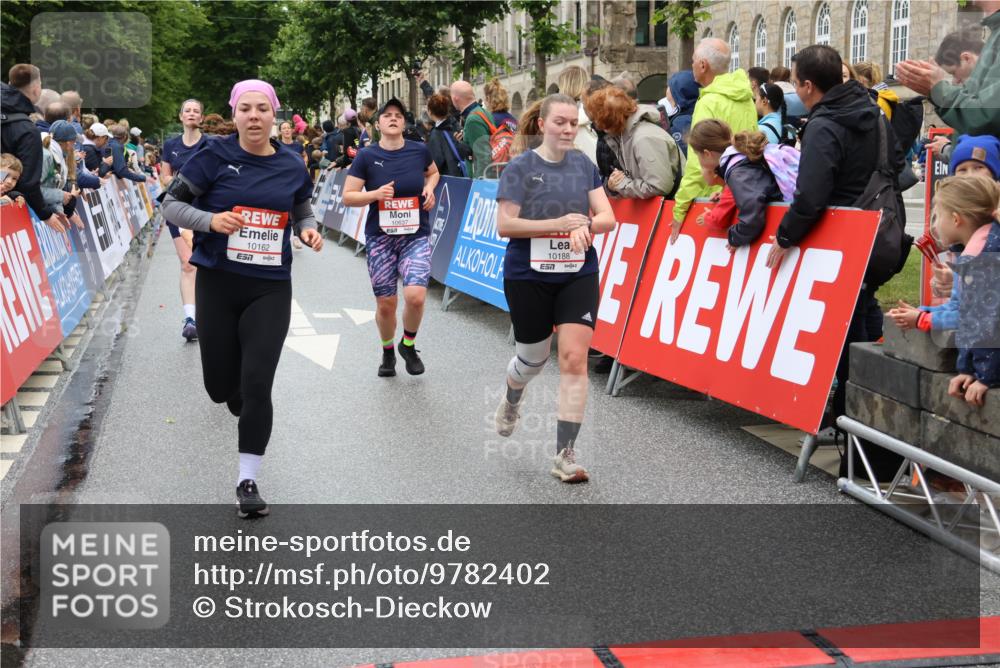 14.06.2026 - REWE Women's Run Strokosch-Dieckow http://msf.ph/oto/9782402 14.06.2026 10:01:03 Ziel 10162, 10188, 10454, 10594, 10613, 10637, 10805, 11483 meine-sportfotos.de